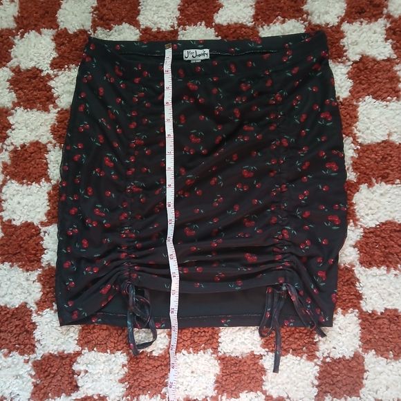 Y2k Cherry Print Ruched Mini Skirt - Picture 6 of 6
